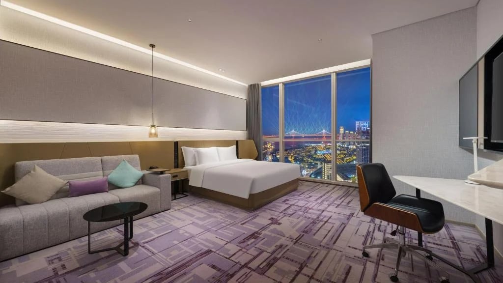 Crowne Plaza — 34