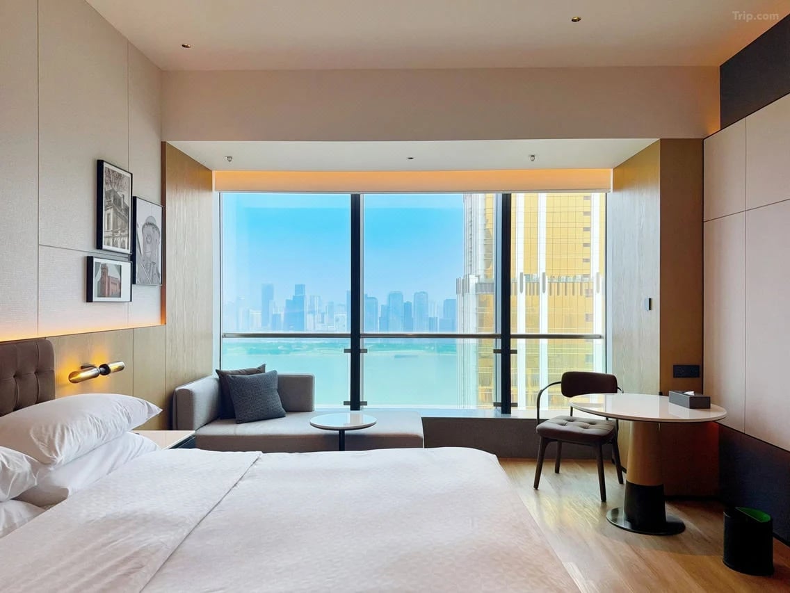 Four Points by Sheraton — 4