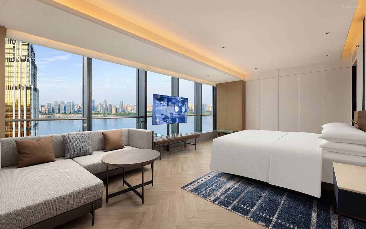 Four Points by Sheraton — 7