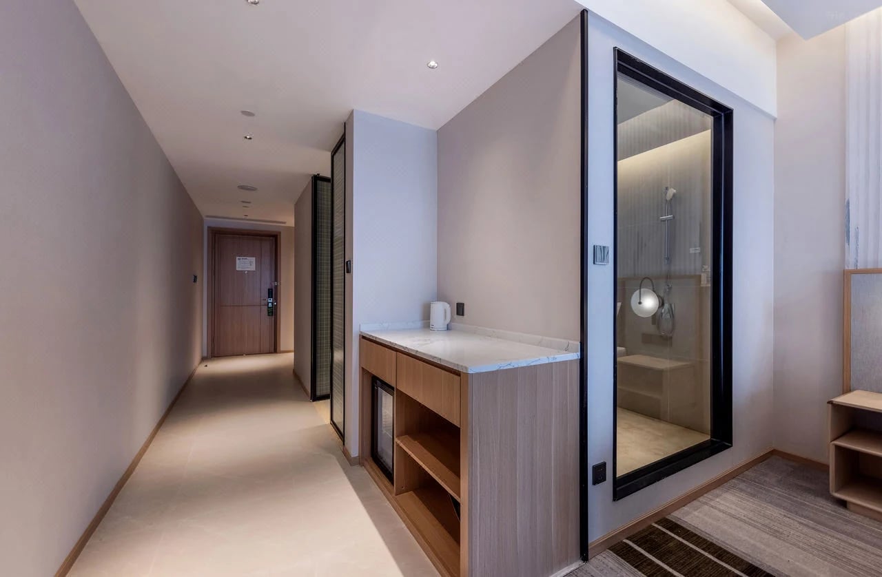 Holiday Inn & Suites — 33