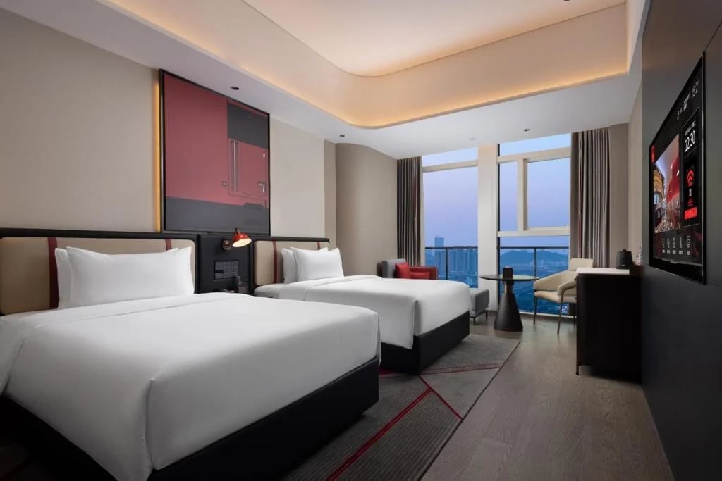 Radisson RED — 5
