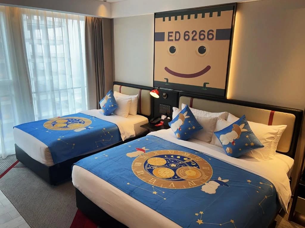 Radisson RED — 6