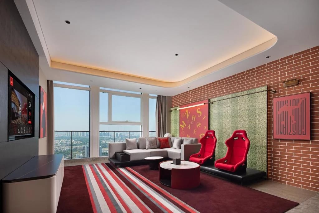 Radisson RED — 13