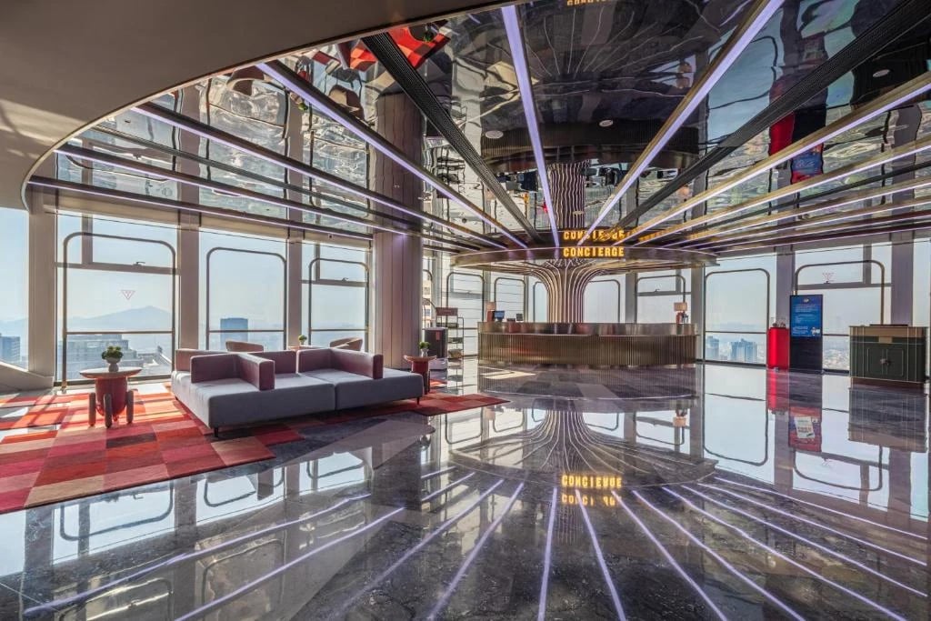 Radisson RED — 25
